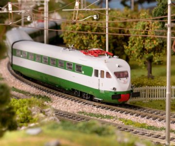 Plastico ferroviario "Ligure" treno e alberi