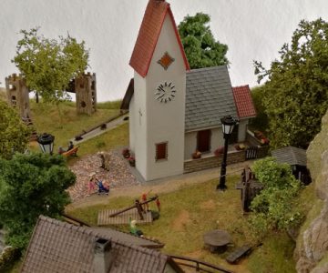 Plastico ferroviario "Una moderna cittadina tedesca" chiesa