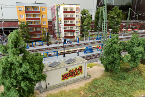 Plastico ferroviario "Una moderna cittadina tedesca" dettaglio