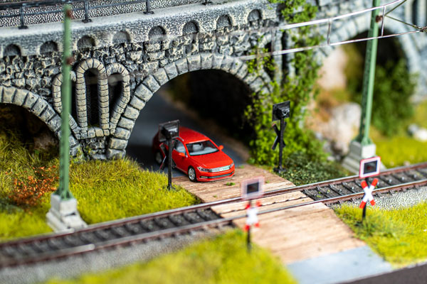 Plastico ferroviario "San Gottardo" macchina rossa