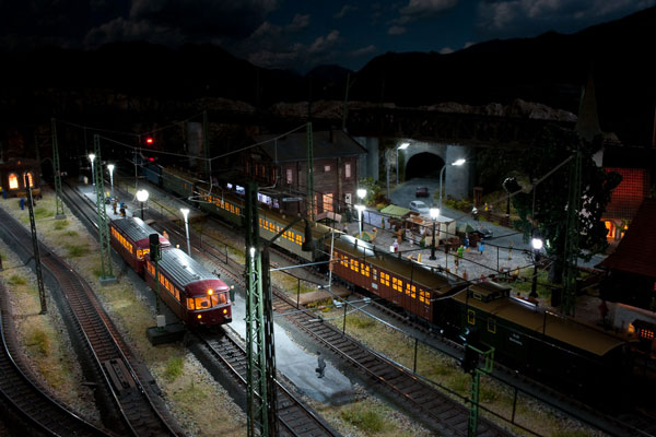 Plastico ferroviario "Studio e Lavoro" treni notte