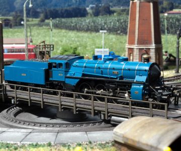 Plastico ferroviario "Studio e Lavoro" treno blu