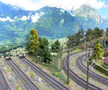 Plastico ferroviario "Il Villaggio" montagne e binari