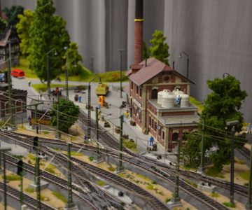 Plastico ferroviario "Un villaggio pieno di vita"