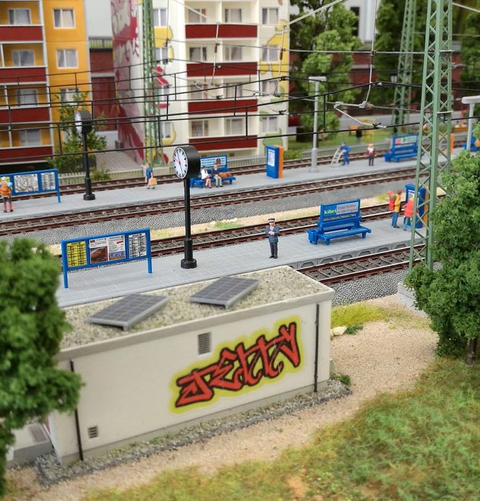 Plastico ferroviario "Una moderna cittadina tedesca"