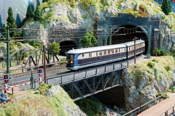 plastico modulare esposizione treno ponte